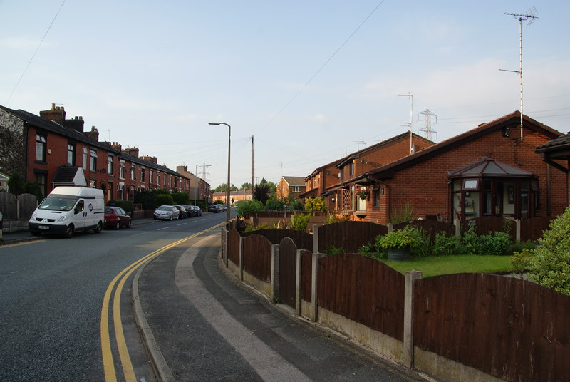 Housing On Mill Hill Road Bill Boaden Cc By Sa Geograph