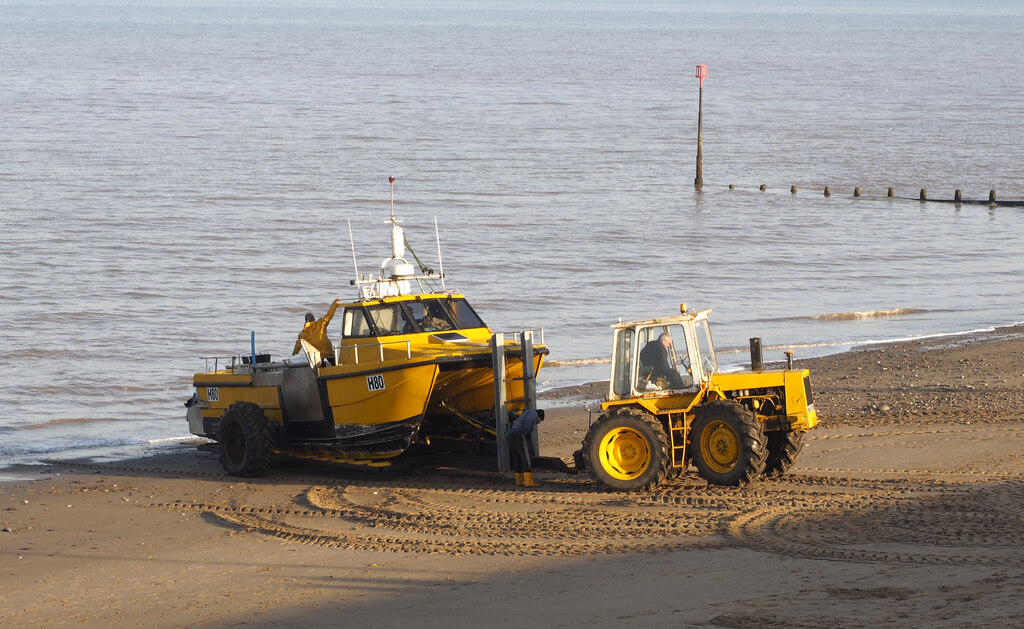 A Tow Back To Base Andy Beecroft Cc By Sa 2 0 Geograph Britain And