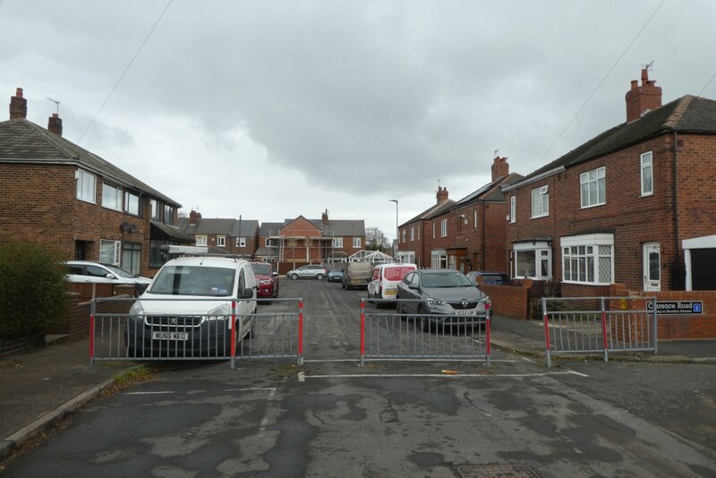 Traffic Calming On Major Street DS Pugh Cc By Sa 2 0 Geograph