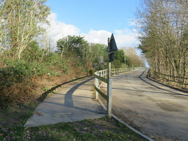 Public Footpath And Access Road Malc McDonald Cc By Sa 2 0