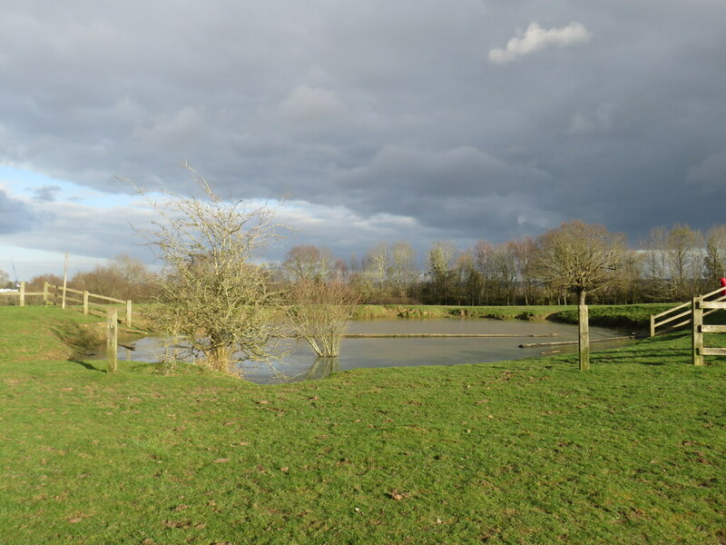 Pond On Winey Hill Near Chessington Malc Mcdonald Cc By Sa