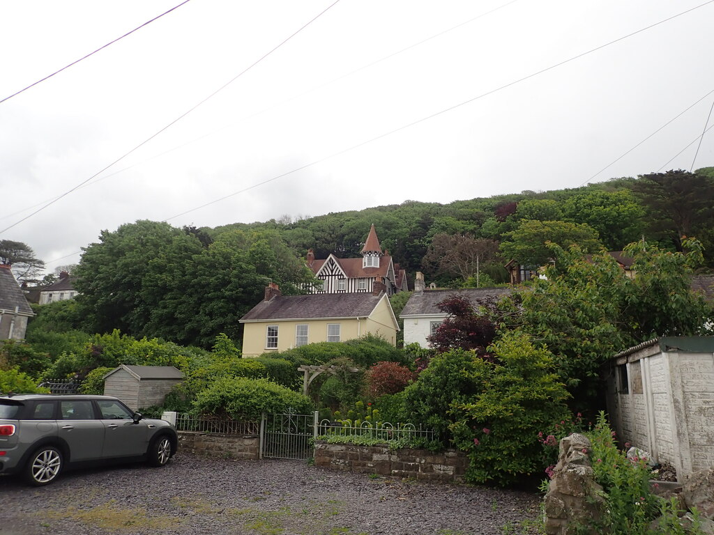 Ferryside Houses Eirian Evans Cc By Sa 2 0 Geograph Britain And