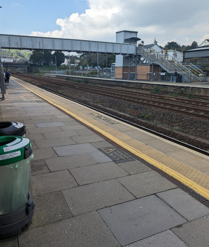 NE Side Of Totnes Station Footbridge Jaggery Cc By Sa 2 0 Geograph