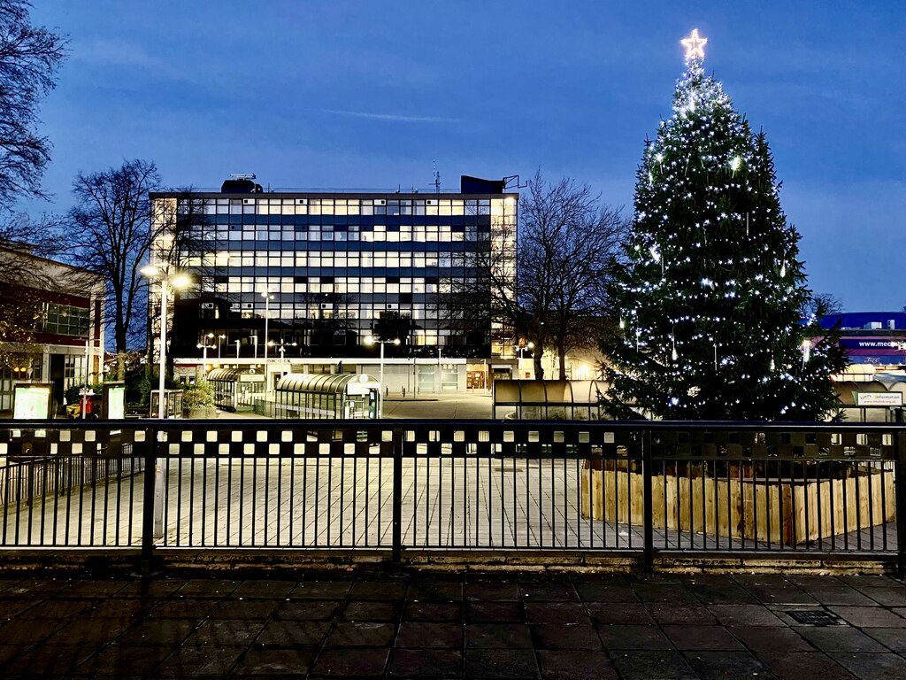 Stevenage Town Centre Christmas Tree Andy Steele Cc By Sa 2 0