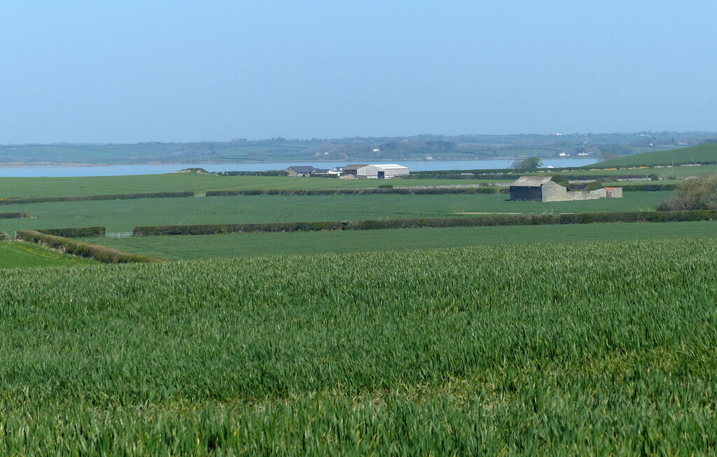 Farmland Near Foryd Bay Mat Fascione Cc By Sa 2 0 Geograph Britain