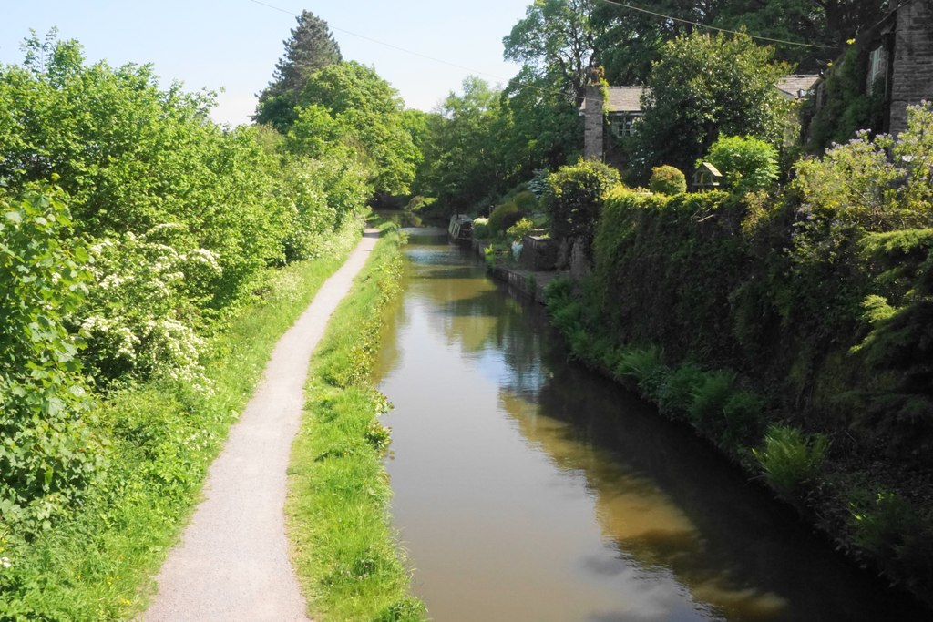 Peak Forest Canal Below Ridge End Bill Boaden Cc By Sa