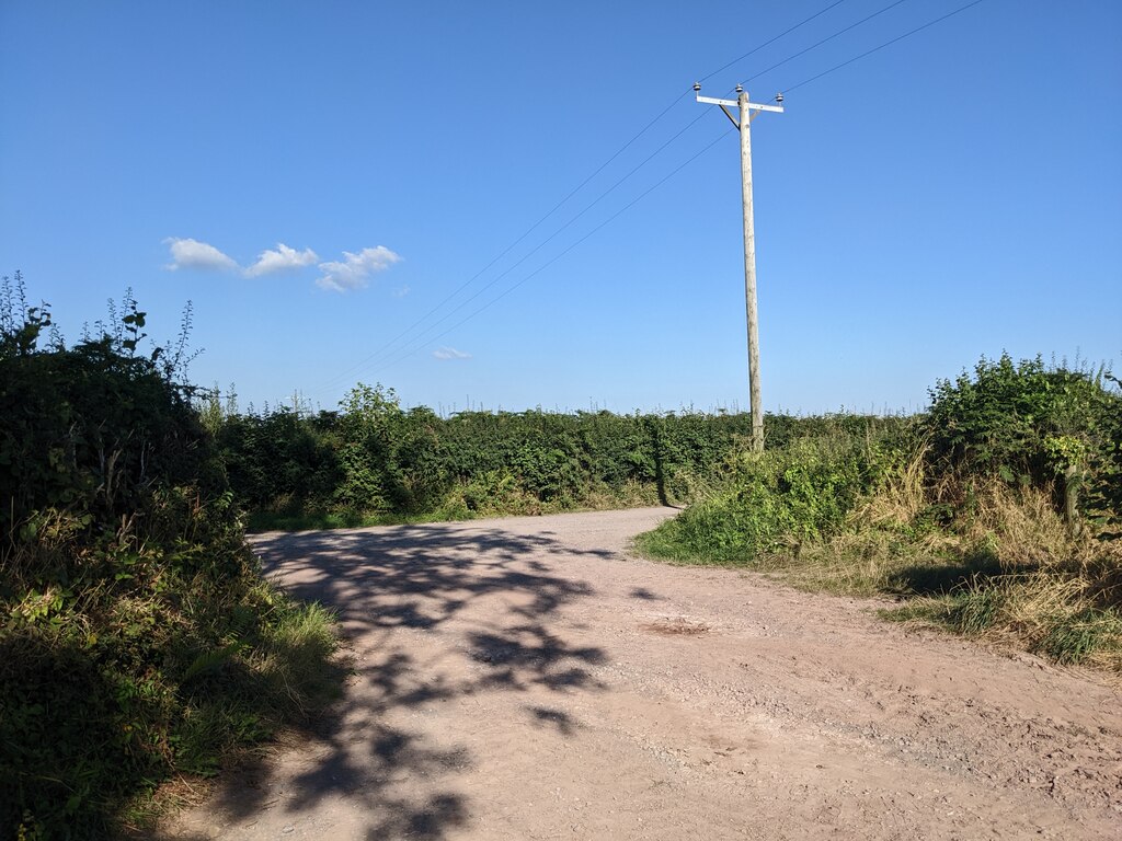 A Crossing Of Paths Near Pitch Farm David Medcalf Cc By Sa