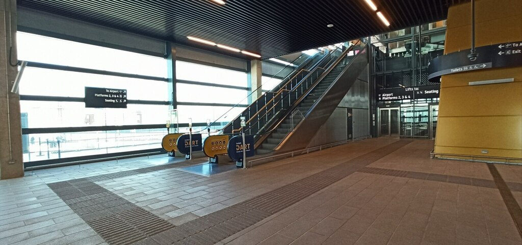 Luton Dart Parkway Station Thomas Nugent Cc By Sa Geograph