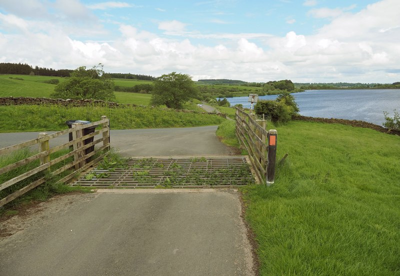 Cattle Grid Near Leighton Reservoir Andy Beecroft Cc By Sa 2 0