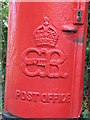 Edward VIII postbox, Littleworth Road / New Road - royal cipher