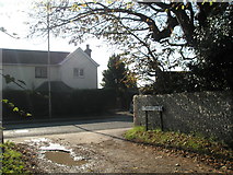SU7605 : Junction of Tuppenny lane with the A259 by Basher Eyre