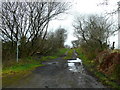 Llwybyr cyhoeddus uwchben Talyllychau / Footpath above Talley