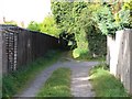 Old Bath Road to Mead Road footpath