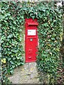 Victorian postbox, East Woodlands