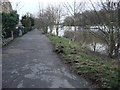 Footpath alongside the River Thames