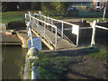 Strensham Lock swing bridge - 2