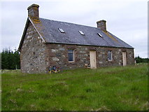 NC7948 : Loch Strathy house by John Ferguson