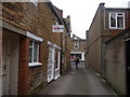 Crewkerne : Alleyway