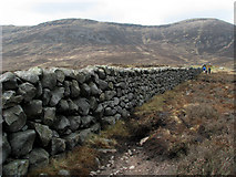 J2923 : Mourne Wall, Slievenaglogh by Rossographer