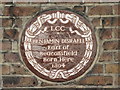 Brown LCC plaque re Benjamin Disraeli on 22 Theobald