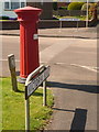 Milford on Sea: another view of the fluted postbox