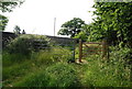 Gate at the beginning of a footpath off Petteridge Lane