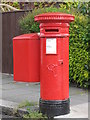 Victorian postbox, Queen