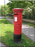 NZ2467 : Edward VII postbox, Church Avenue / St. Nicholas Avenue by Mike Quinn
