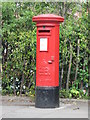NZ2565 : Edward VIII postbox, Portland Road (2) by Mike Quinn