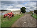 Brinsley - Approaching footpath junction near Hall Farm