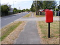 TM3878 : A144 Norwich Road & Mount Pleasant Postbox by Geographer
