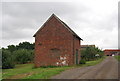 TQ6342 : Small brick barn/tool shed, Pippins Farm by N Chadwick