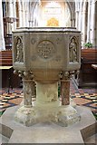 TF6119 : St Margaret, King's Lynn, Norfolk - Font by John Salmon