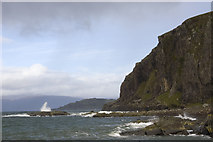 NM7417 : Cliffs of Dun Mor, Ellenabeich by Tom Richardson