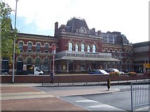 SU6400 : Portsmouth and Southsea Railway Station by Martin Speck
