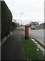 Post box in Kings Mede