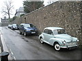 Splendid old Morris Minor on Parsons Hill