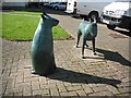 Bronze dogs, Gottries Road