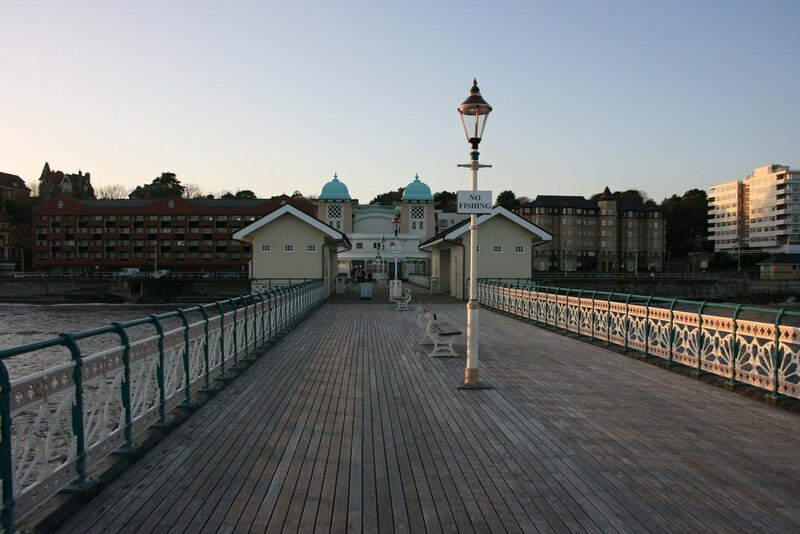 Penarth Pier © Adrian Platt cc-by-sa/2.0 :: Geograph Britain and Ireland