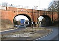 Double-arch railway bridge over the A420