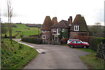 TQ8520 : Oast House at Hayes Farmhouse, Hayes Lane, Peasmarsh, East Sussex by Oast House Archive