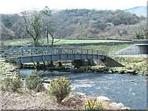 SH5947 : Railway and footbridges on Afon Glaslyn by Raymond Knapman