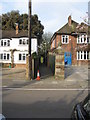 Footpath from Abbey Park Road to the River Thames