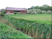 TF5107 : An old barn by Richard Humphrey