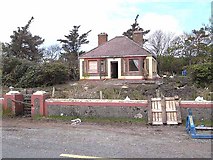 F9839 : Abandoned bungalow at Cregganbeg by Oliver Dixon