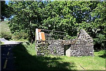 V5561 : Ruined Cottage by kevin higgins