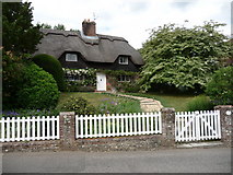 SU4234 : Crawley - Cottage by Chris Talbot