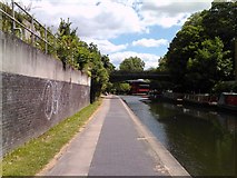 TQ2883 : Mooring point on Regent's Canal by Robert Lamb
