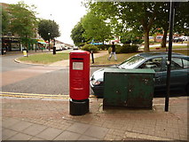 TQ1484 : Northolt: postbox № UB5 131, Oldfield Circus by Chris Downer