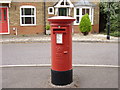 "ER II" - Royal Mail Post Box at corner of Horton Close, Aylesbury